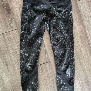 Lululemon Athletica Workout Athletic Leggings Zipper and Mesh Size 4